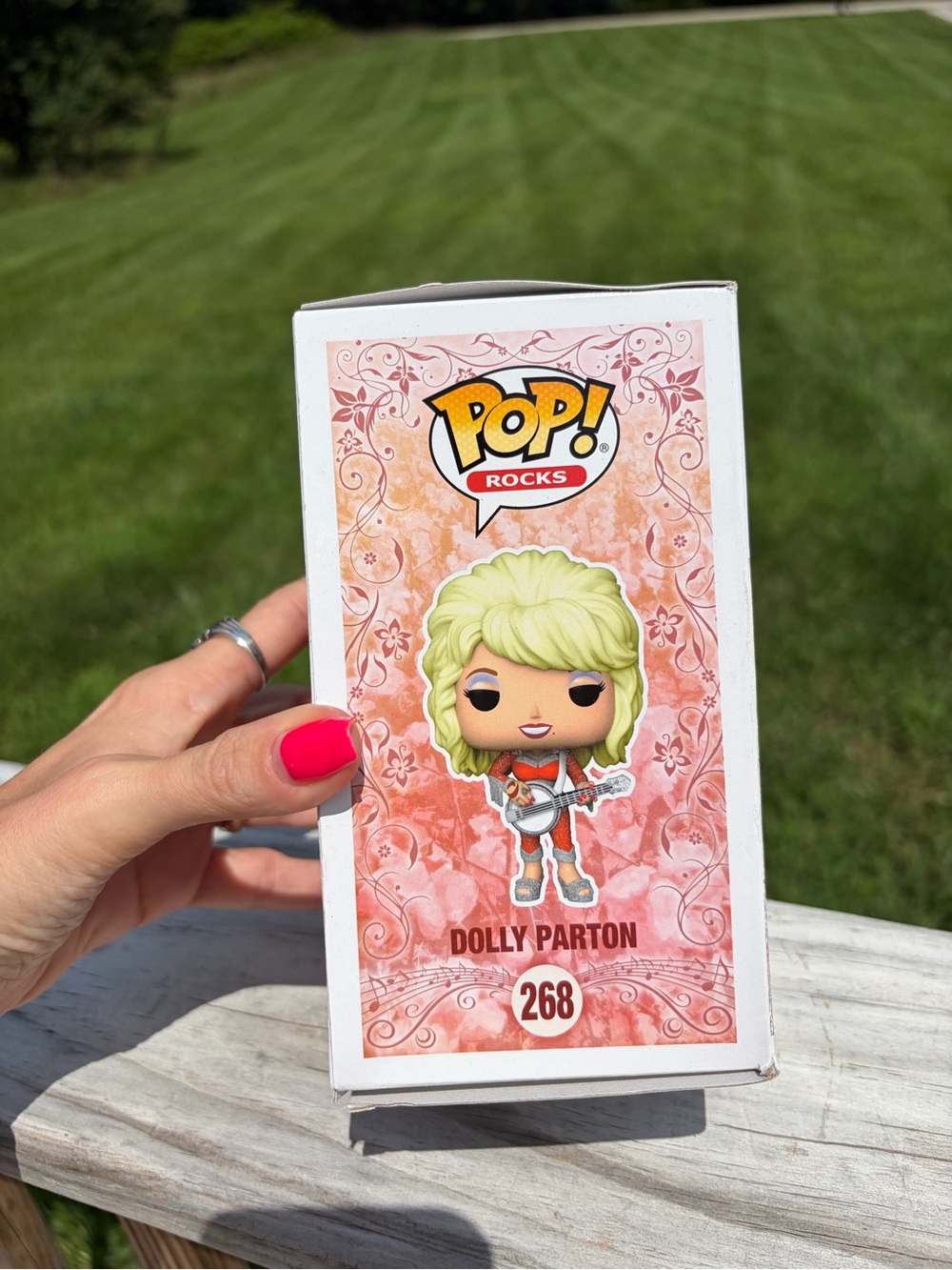 Funko Pop Rocks Dolly Parton #268 Vinyl Figure Standards Size Slight Box Damage - Picture 6 of 9